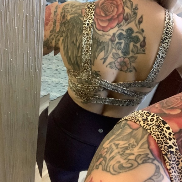 Small, super soft & sexy, leopard print yoga top - Picture 3 of 9